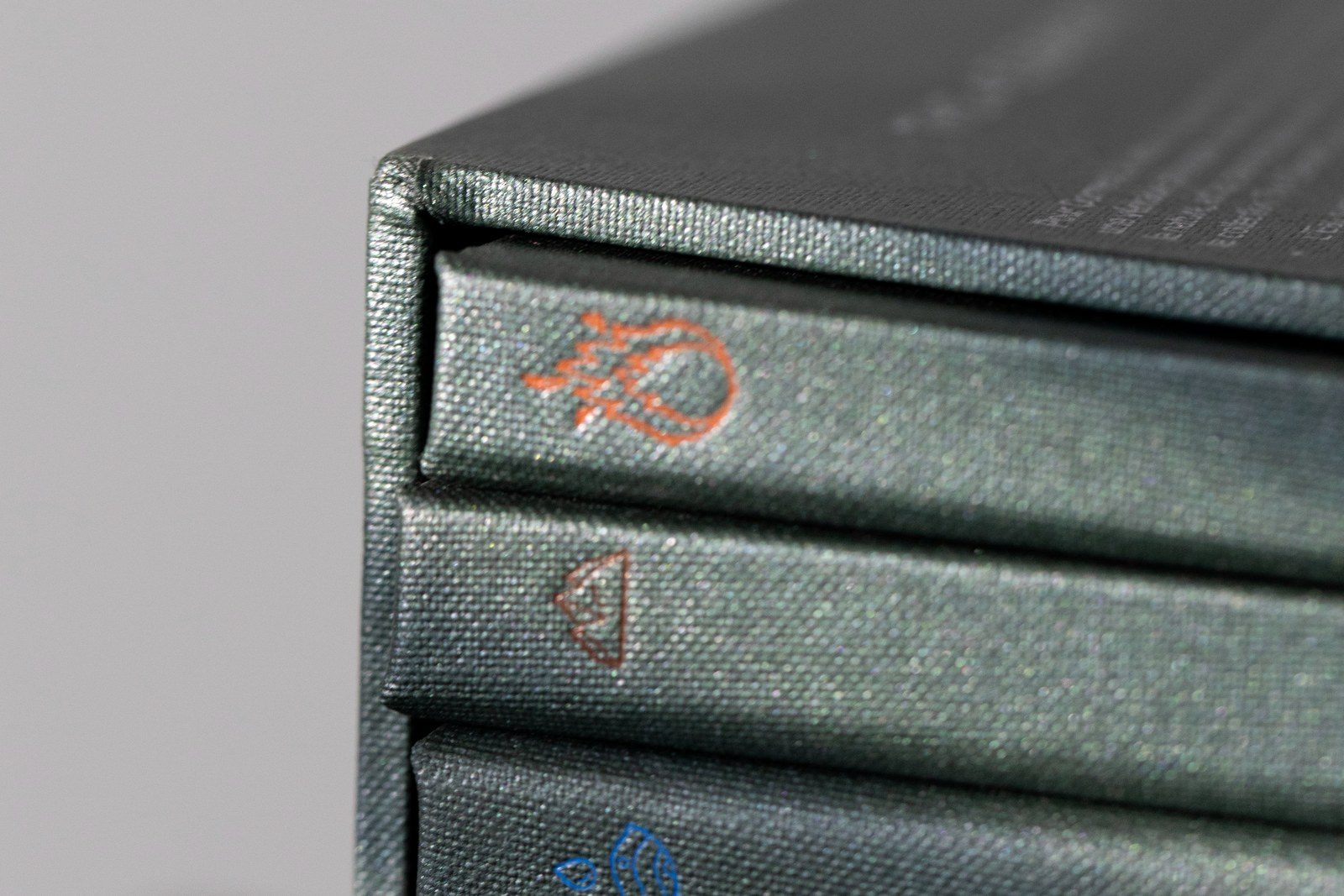 Dormeuil 面料是什麼？跨越英法兩百年的家族毛料世家