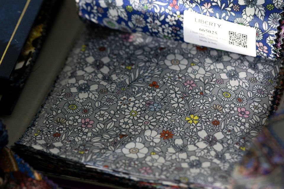 Huddersfield Fine Worsteds 特色內裏 Liberty — EIAN SARTORIA 台中訂製